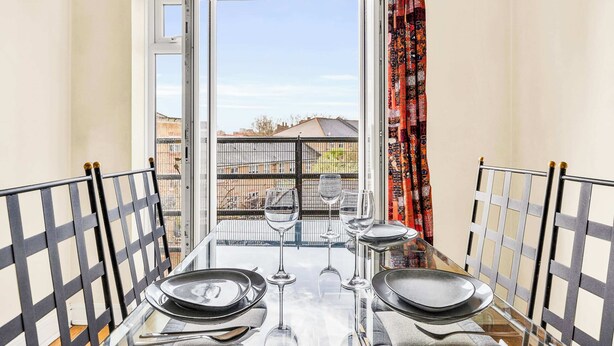 Unclassified image, 1 of 25, button - Cosy Home in Calm Residence (London)