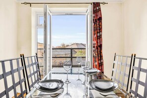 Dining - Cosy Home in Calm Residence (London)
