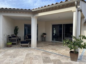 Terrace/patio - Villa Provençale Avec Piscine + Studio Attenant Pour 10 Personnes (Collias)