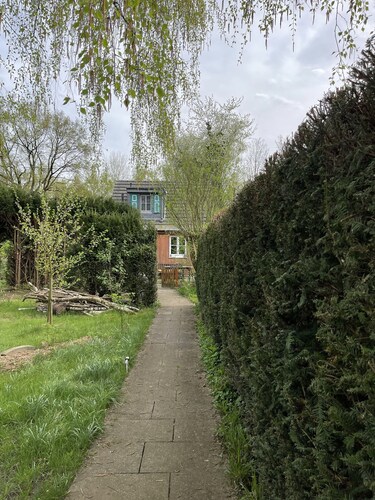 Ruhig und Idyllisch: Kleines Ferienhaus am Waldrand - S-bahn-nähe - Zentrumsnah