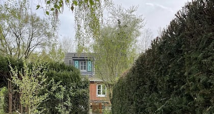 Ruhig und Idyllisch: Kleines Ferienhaus am Waldrand - S-bahn-nähe - Zentrumsnah