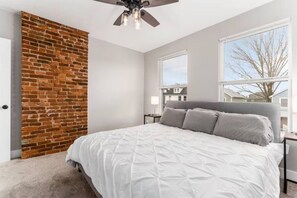 6 bedrooms, desk, iron/ironing board, WiFi - Entire Complex/ 2 homes side by side! (Columbus)