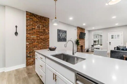 Entire Complex/ 2 homes side by side!