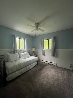 Interior - SKI - Snowmobile - Pet Friendly - trailer parking - 5 mins to Crystal - WIFI (Copemish)