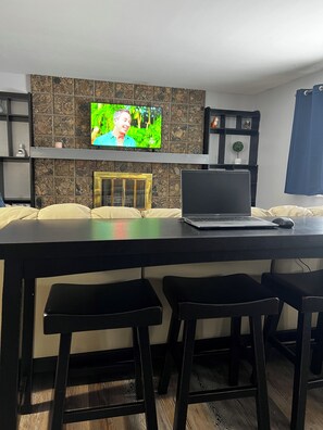 Interior - SKI - Snowmobile - Pet Friendly - trailer parking - 5 mins to Crystal - WIFI (Copemish)