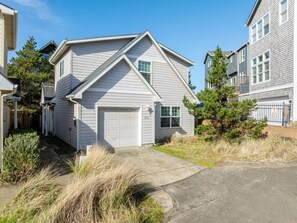 Exterior - Beach Nest in beautiful Pacific City (Cloverdale)