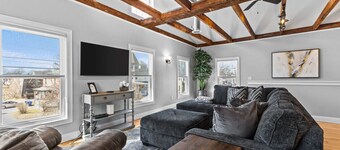 Rustic Charm 2BR Downtown Burl.