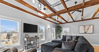 Rustic Charm 2BR Downtown Burl.