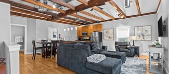 Rustic Charm 2BR Downtown Burl.