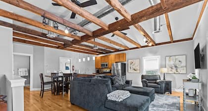 Rustic Charm 2BR Downtown Burl.