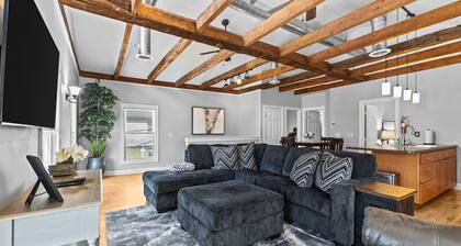Rustic Charm 2BR Downtown Burl.