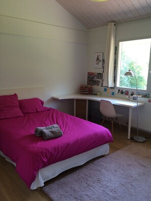 5 Schlafzimmer, Schreibtisch, Bügeleisen/Bügelbrett, kostenloses WLAN