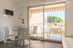 Dining - T2 Le Lavandou vue mer 500 Mètres Plage , Climatisation , Parking Privé (Le Lavandou)