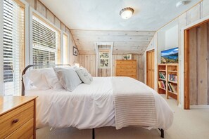 5 bedrooms, iron/ironing board, Internet, bed sheets