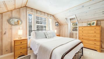 5 bedrooms, iron/ironing board, internet, bed sheets