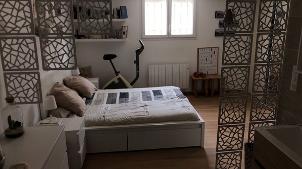 4 bedrooms, iron/ironing board, WiFi