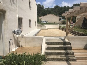Property grounds - Maison Familiale en Luberon. 4 Chambres, 2 Sdb, Piscine 360 cm, 6 à 8 Couchages (Pierrevert)