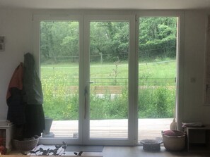 View from property - Maison Familiale en Luberon. 4 Chambres, 2 Sdb, Piscine 360 cm, 6 à 8 Couchages (Pierrevert)