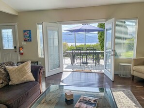 Fernseher, Kamin, Videospiele, Stereoanlage