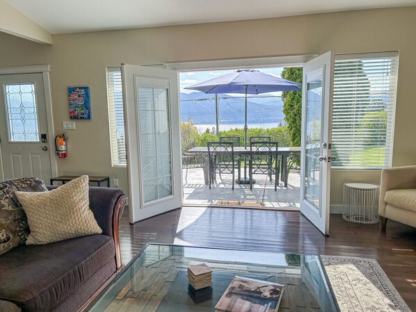 TV, fireplace, video games, stereo