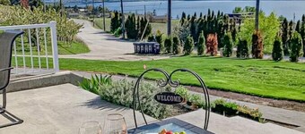 5 Bedroom Cherry Farm w/ 7 Beds