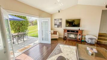 Fernseher, Kamin, Videospiele, Stereoanlage