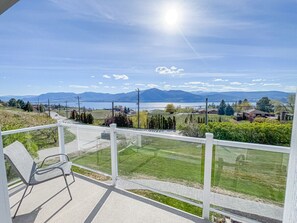 Property grounds - 5 Bedroom Cherry Farm w/ 7 Beds (Naramata)