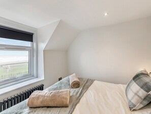 2 bedrooms, free WiFi, bed sheets - 2 bedroom accommodation in Teesside (Teesside)