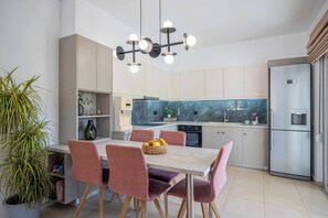 Fridge, oven, coffee/tea maker, electric kettle