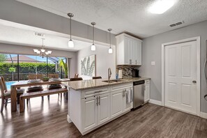 Fridge, microwave, oven, stovetop - Pure Living, Saltwater Pool, Low Toxin Getaway! (Port St. Lucie)