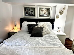 1 dormitorio, tabla de planchar con plancha, wifi y ropa de cama