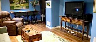CHARMING BASEMENT APARTMENT MINUTES FROM DOWNTOWN, LITTLE LAKE, AND AMENITIES 