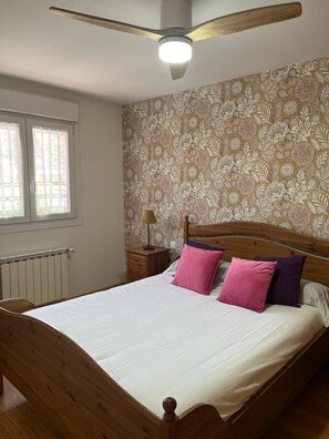4 bedrooms, iron/ironing board, free WiFi, bed sheets