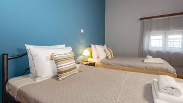 3 bedrooms, desk, iron/ironing board, travel cot