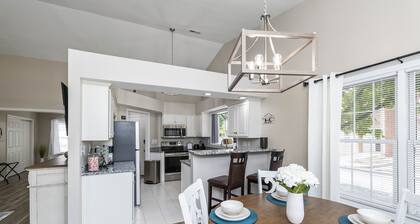 Castle Glow - 2BR - BBQ Gr - Walk to Kroger Field
