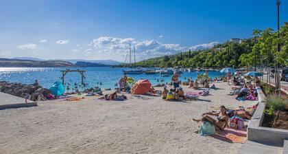 Hello! I'm IVANICA , sleep 4 with amazing sea view