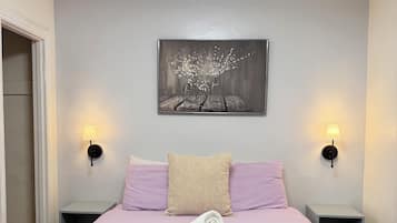 1 slaapkamer, een strijkplank/strijkijzer, reisbedje, gratis wifi