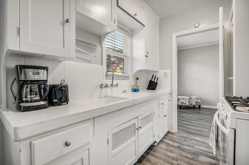 1920's Remodeled Craftsman Bungalow Little Italy 