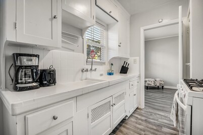 1920's Remodeled Craftsman Bungalow Little Italy