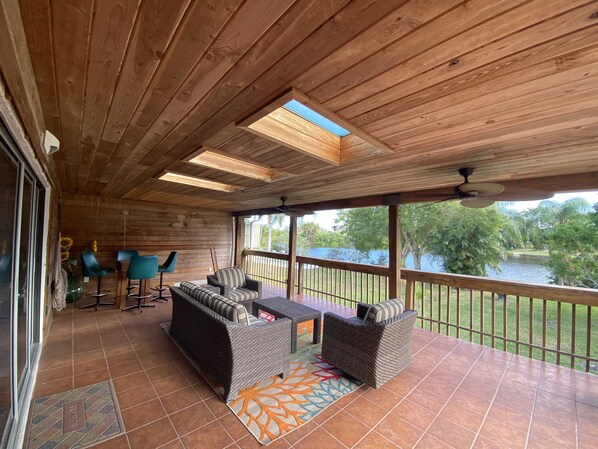 Outdoor dining - Tranquil oasis on Palma Sola Bay! 3 miles from Anna Maria Beach (Bradenton)