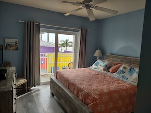 1 bedroom, in-room safe, iron/ironing board, free WiFi - Harbour House Condo, Fireplace, Bay Views, Steps to Fort Myers Beach & Food (Fort Myers Beach)