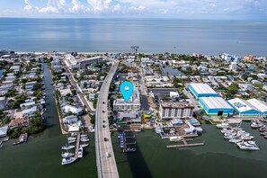 Marina - Harbour House Condo, Fireplace, Bay Views, Steps to Fort Myers Beach & Food (Fort Myers Beach)