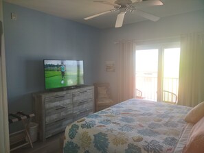 1 bedroom, in-room safe, iron/ironing board, free WiFi - Harbour House Condo, Fireplace, Bay Views, Steps to Beach & Restaurants with W/D (Fort Myers Beach)