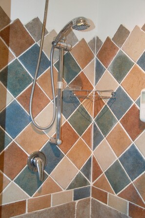 Dusche, Regendusche, Haartrockner, Handtücher