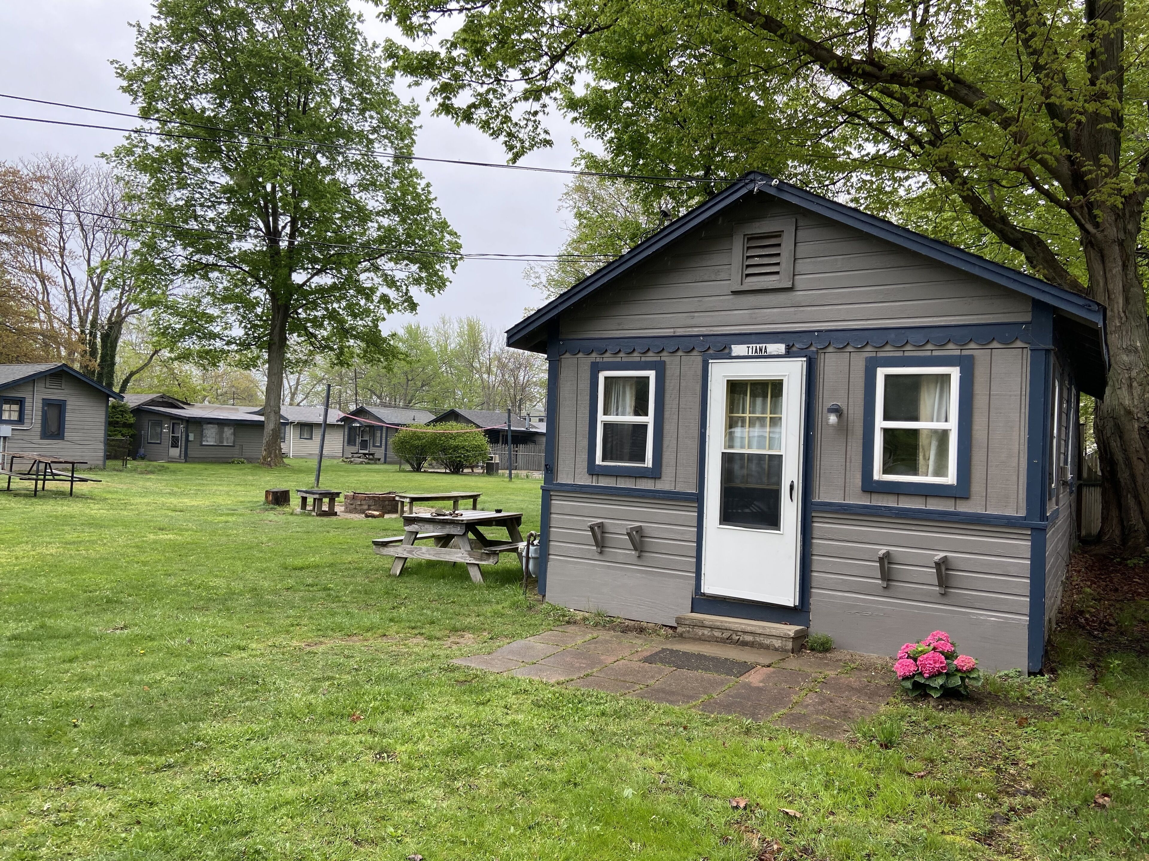 Tiana Cottages at Tiffany's Cottages! New In-Ground Pool, Fire Pit, Night Life!