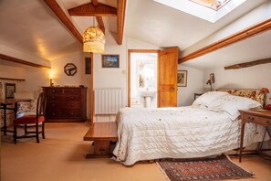 3 bedrooms, desk, iron/ironing board, travel cot - Charming, delightful house with pool in south-west France (Saint-Pierre-du-Palais, Montguyon)