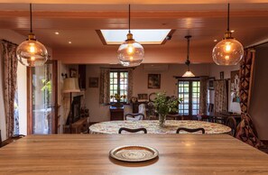 Dining - Charming, delightful house with pool in south-west France (Saint-Pierre-du-Palais, Montguyon)