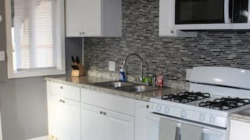 KylskÄp, mikrovÄgsugn, ugn och spishÀll