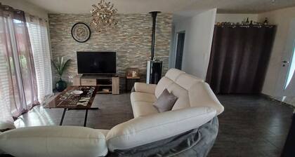 Maison proche de toutes commodités et piste cyclables a 50 m qui mÚne a l océan