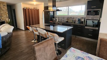 Mikrowelle, Ofen, Herdplatte, Geschirrspüler